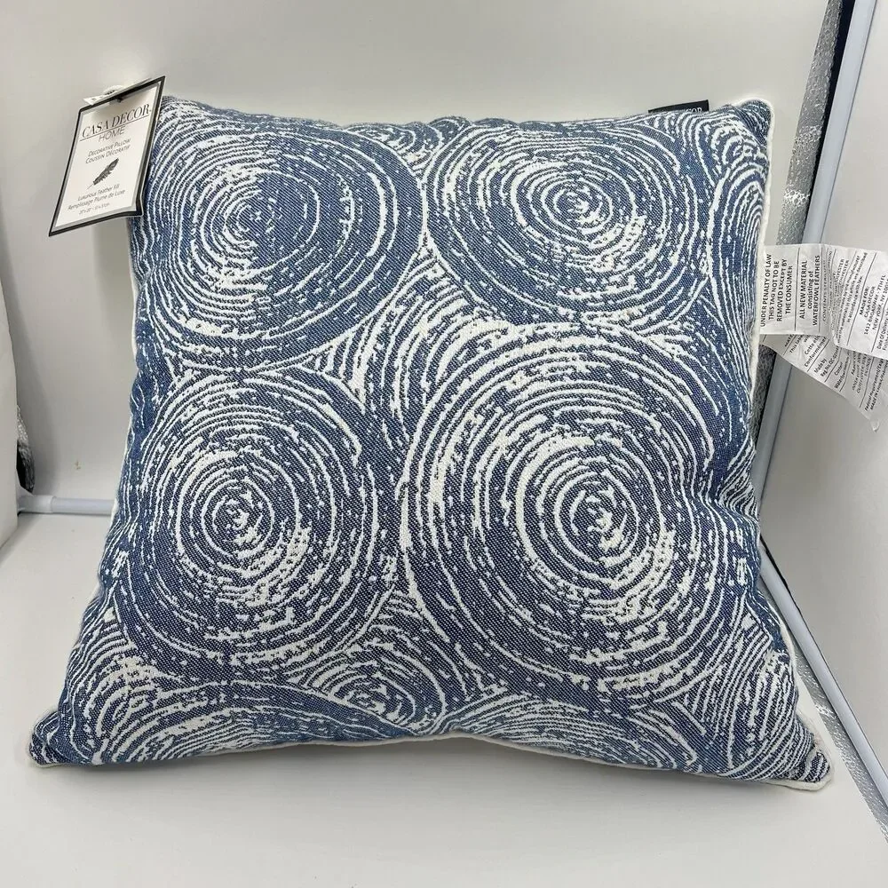 1-NWT CASA DECOR DECORATIVE Blue White Abstract Concentric Feather 20” Pillow